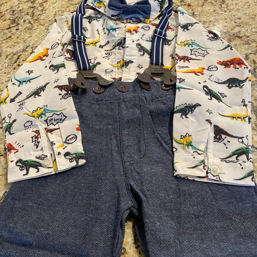 Brand new, Never worn, toddler boys Dinosaur ensemble!